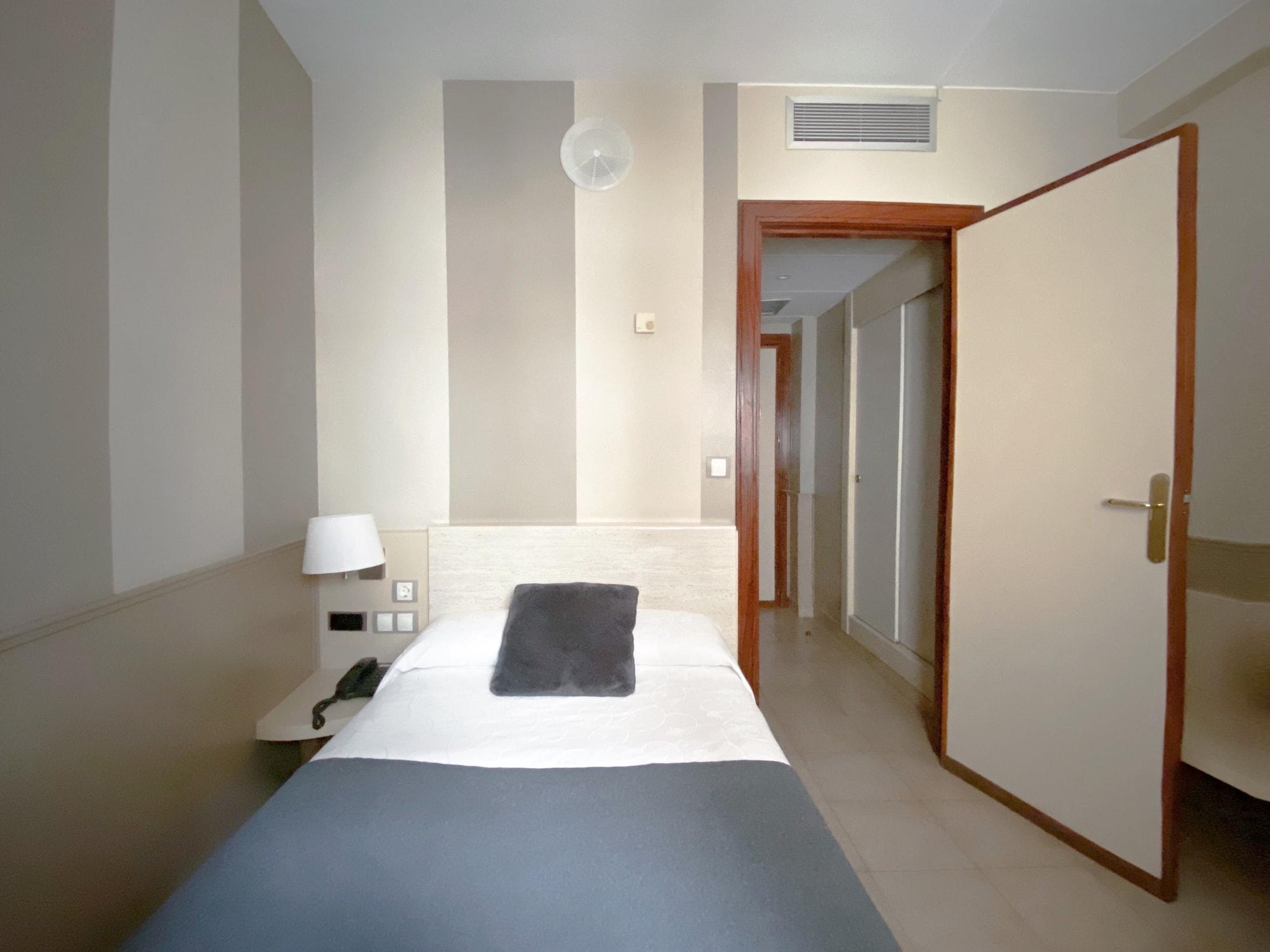 Hotel Rio Arga Сарагоса Екстер'єр фото