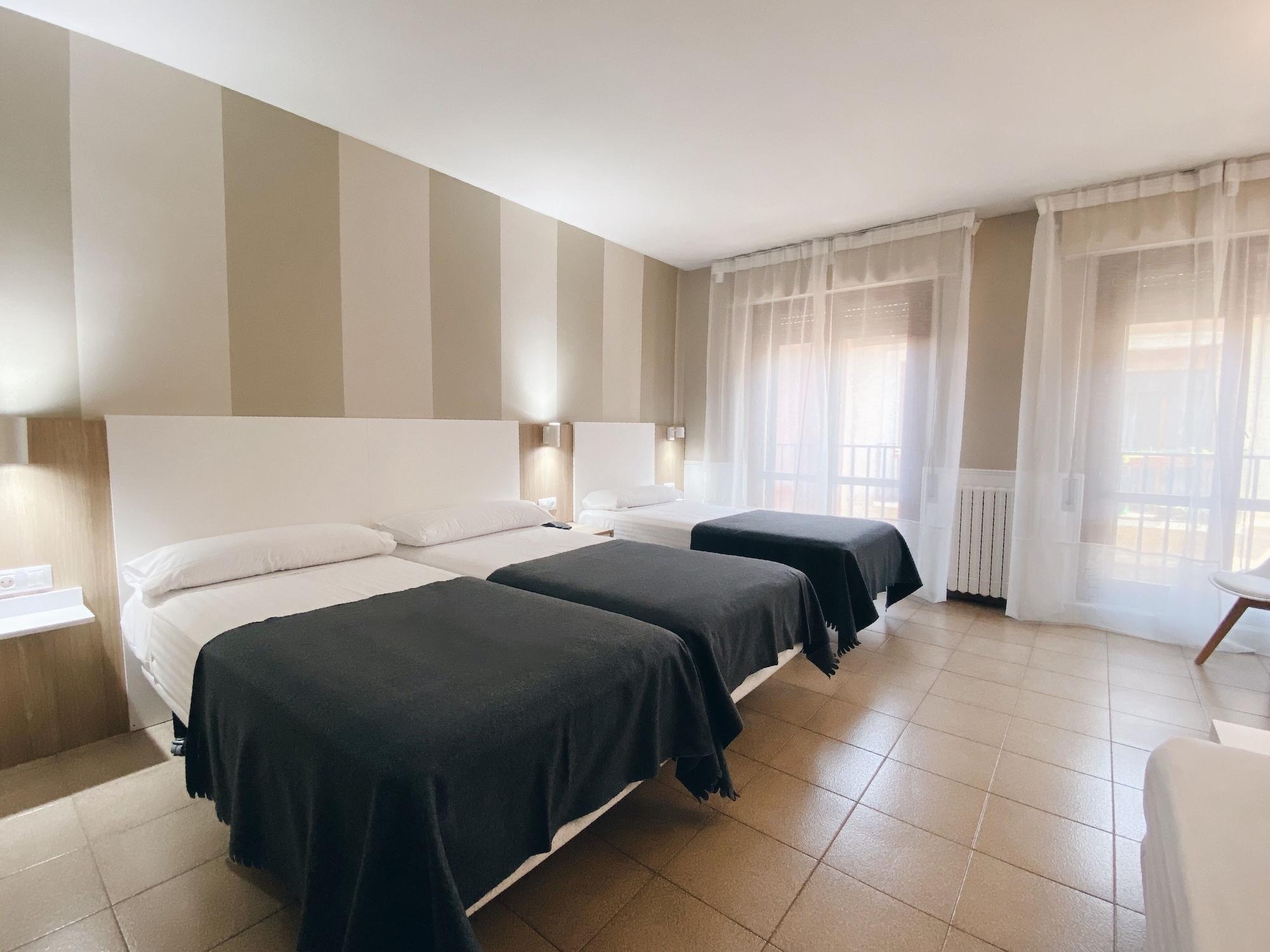 Hotel Rio Arga Сарагоса Екстер'єр фото