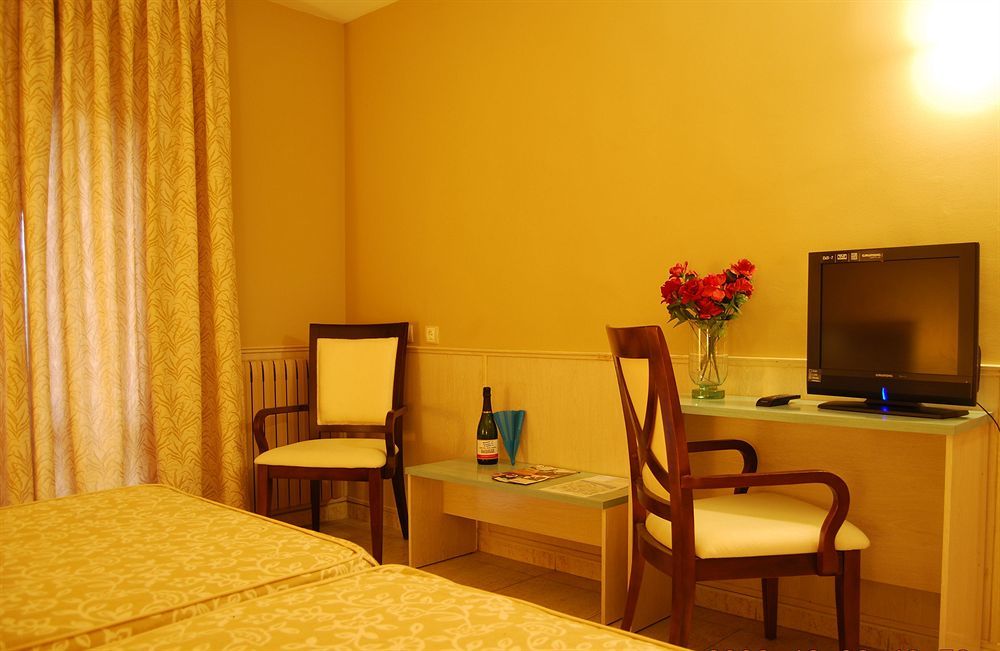Hotel Rio Arga Сарагоса Екстер'єр фото