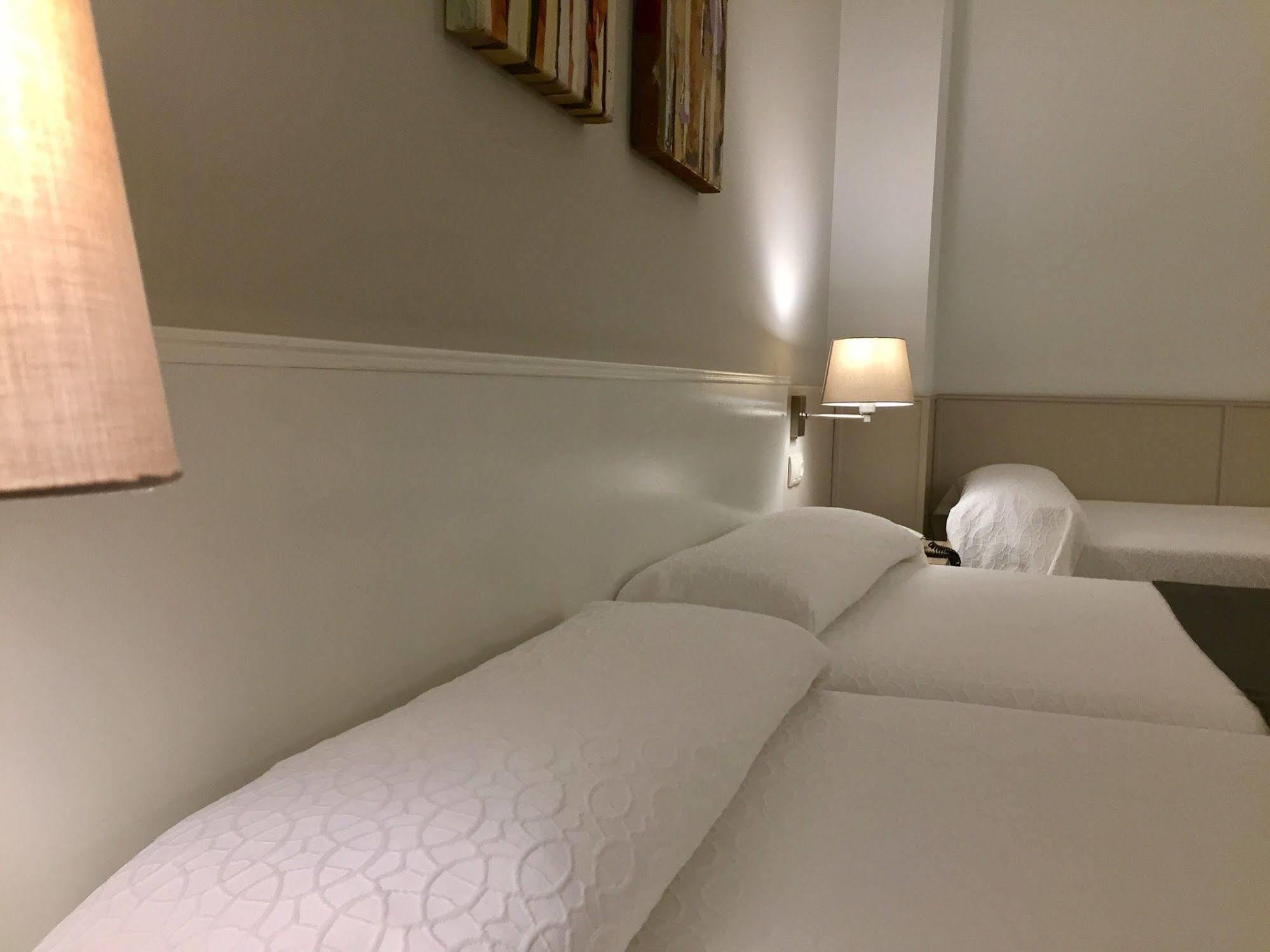 Hotel Rio Arga Сарагоса Екстер'єр фото