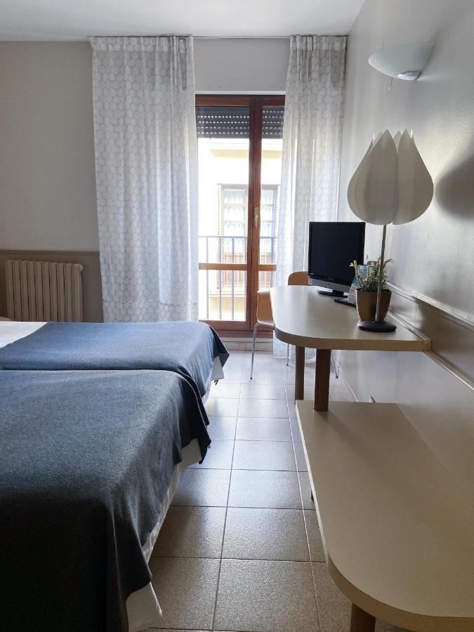 Hotel Rio Arga Сарагоса Екстер'єр фото